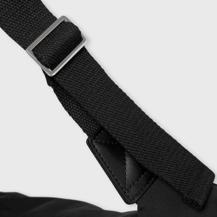 Baggy Puffer Sling in Black