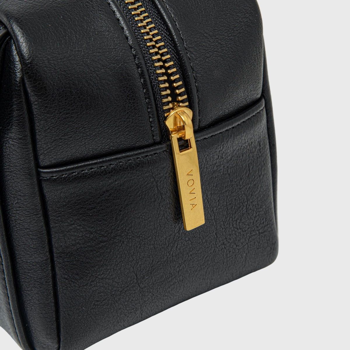 Ciara Vegan Leather Beauty Case in Black
