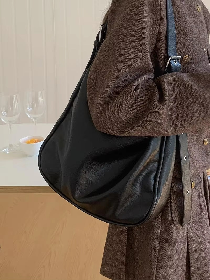 Vintage Office Slouchy Hobo Bag in Black