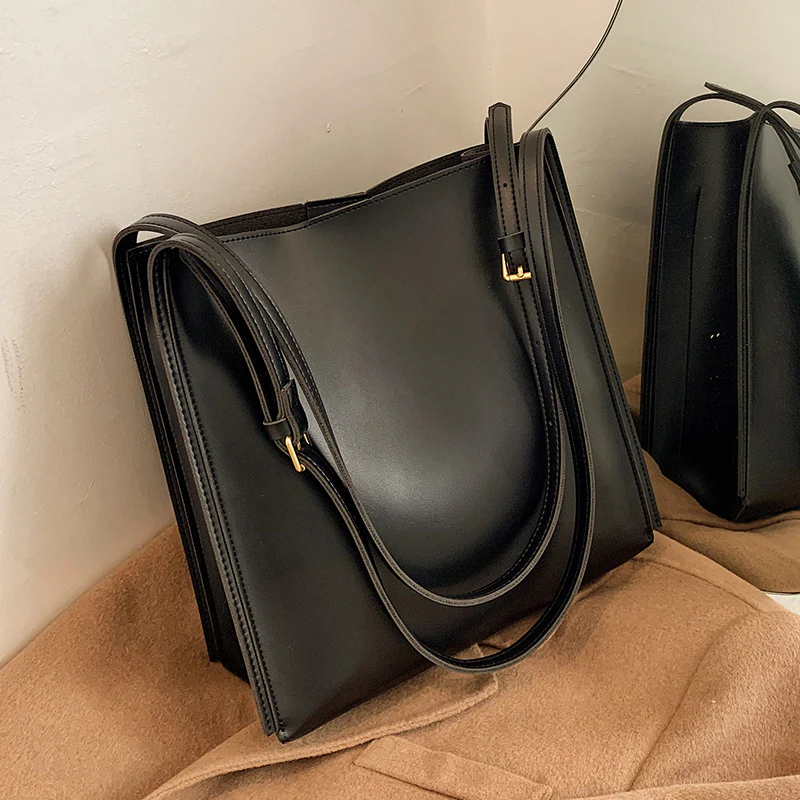 Nova Structured Bucket Tote in Black